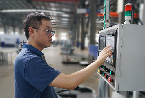 趙江鋒|從職場新人到技術(shù)能手：用八年時間把客戶需求精準(zhǔn)翻譯成機床控制代碼